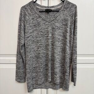 Banana Republic Heathered Gray V-Neck Top size M.